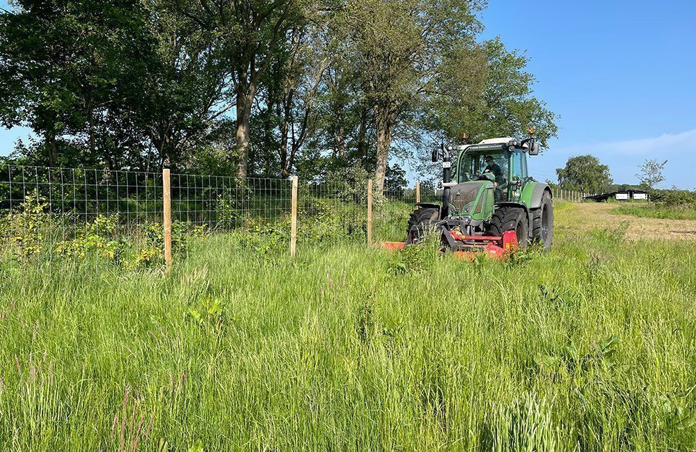 Hiddink werkzaamheden maaien zonnepark Arrasveld