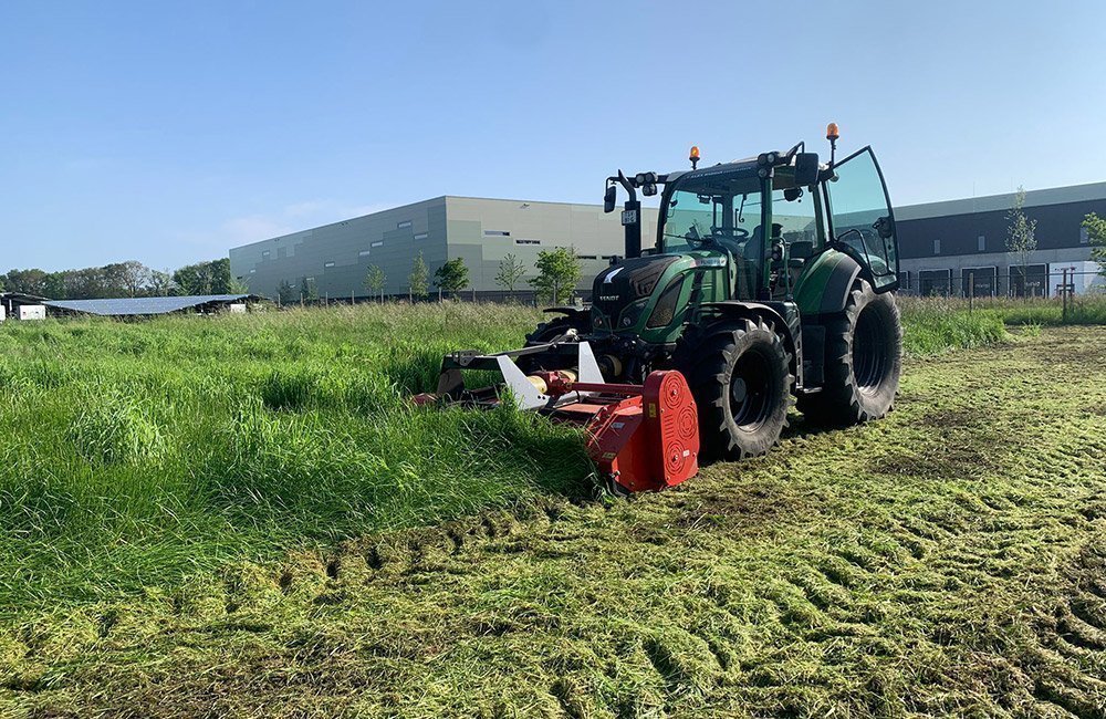 Hiddink werkzaamheden maaien zonnepark Arrasveld