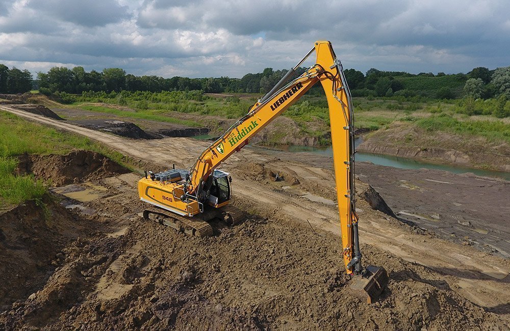 Machinepark Hiddink Grondwerken long reach kraan