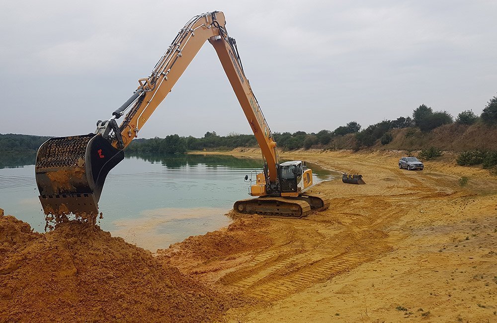 Machinepark Hiddink Grondwerken long reach kraan